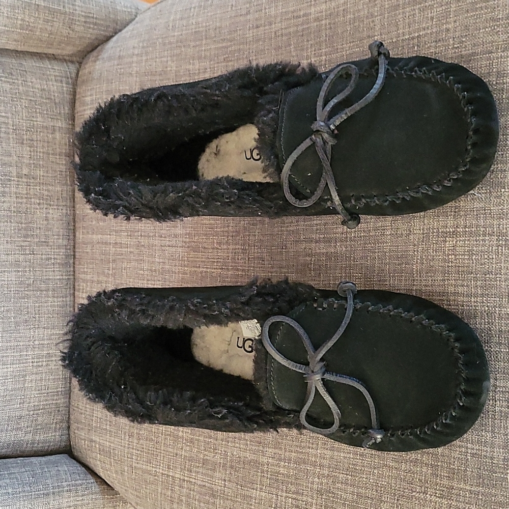 Great UGG moccasins worn 1 time indoors